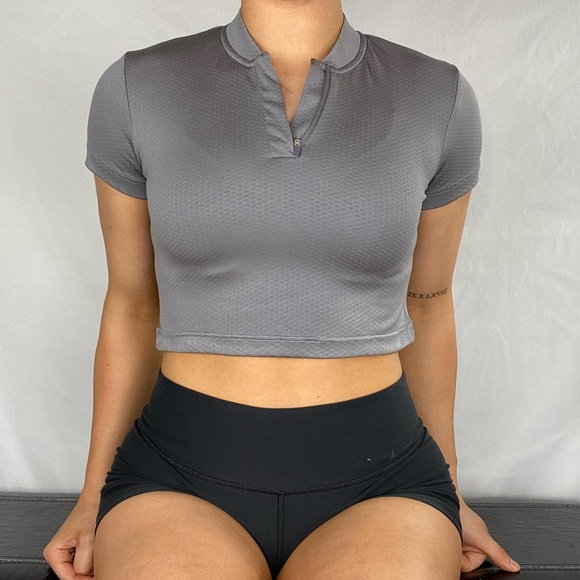 NIKE Zip Short Sleeve Golf Crop Top - Picture 3 of 4